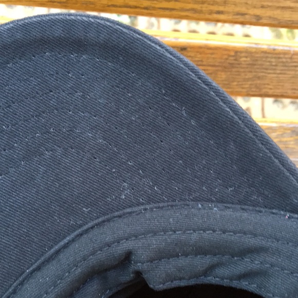 Dab hat full black 6 panel style cap with adjustable back strap and buckle - Picture 12 of 16